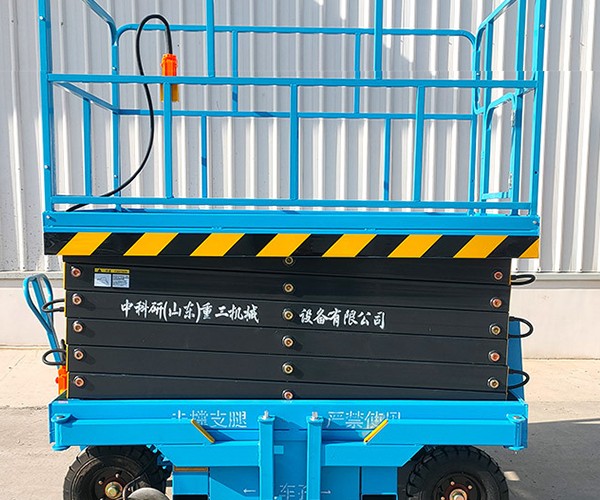 双塔自行走升降机
